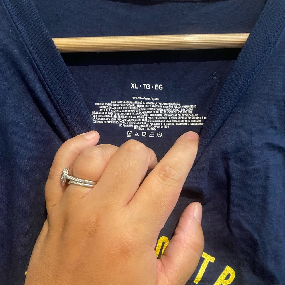 Navy V-Neck Graphic T-Shirt - XL
